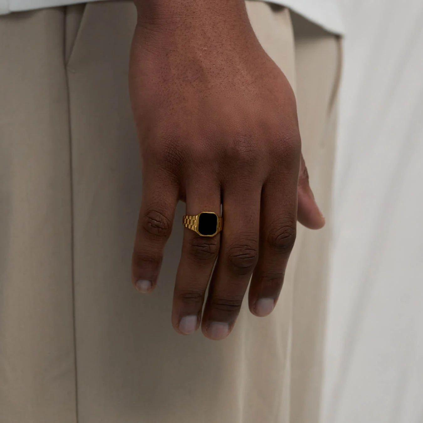 Watch Black Ring (Gold)